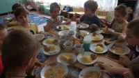 22 А зеленый лук дети с удовольствием съели за обедом
